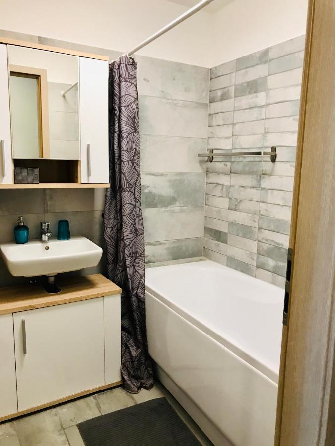 Lelle Riviera Apartment Балатонлеле Екстериор снимка