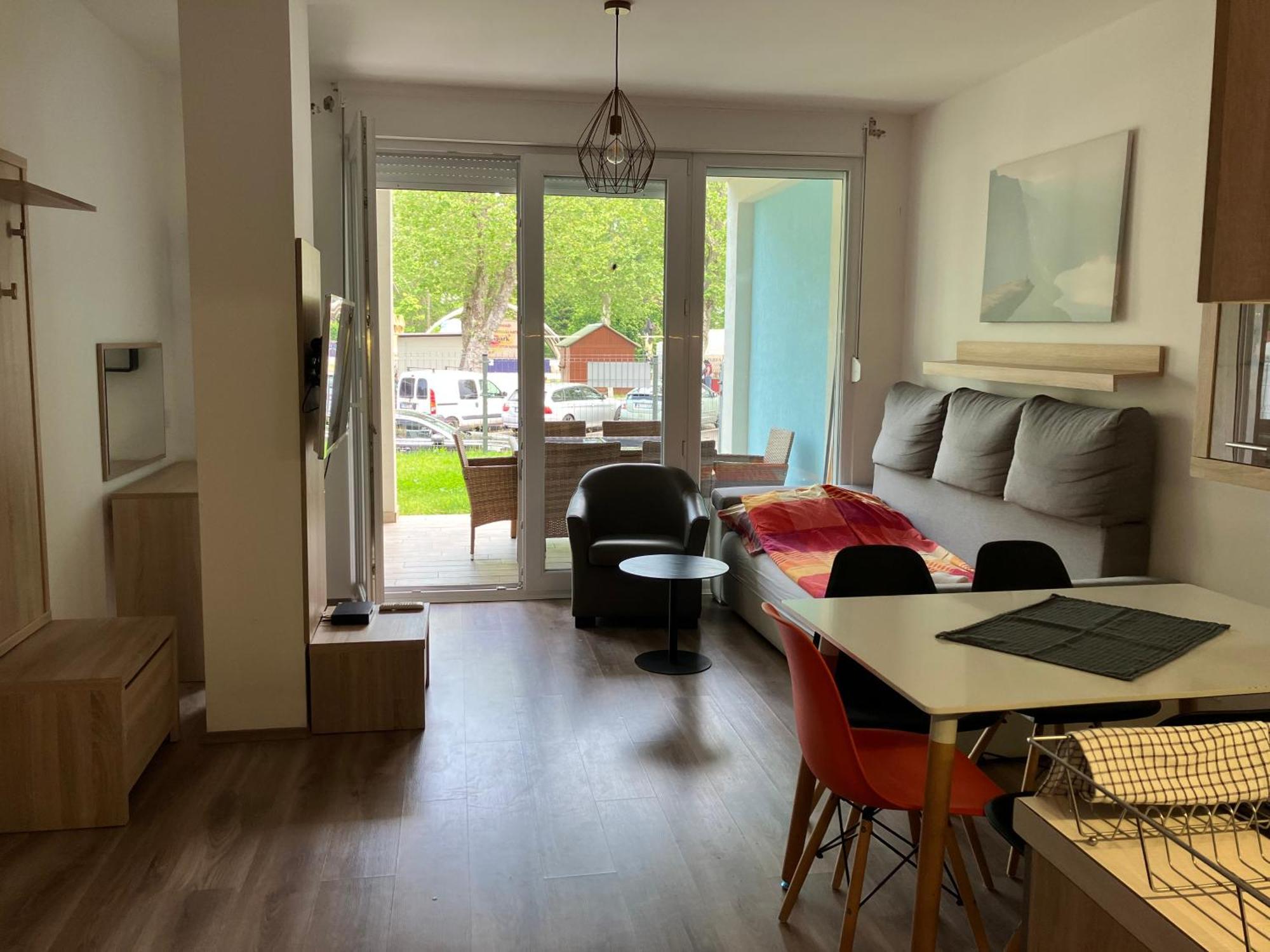 Lelle Riviera Apartment Балатонлеле Екстериор снимка