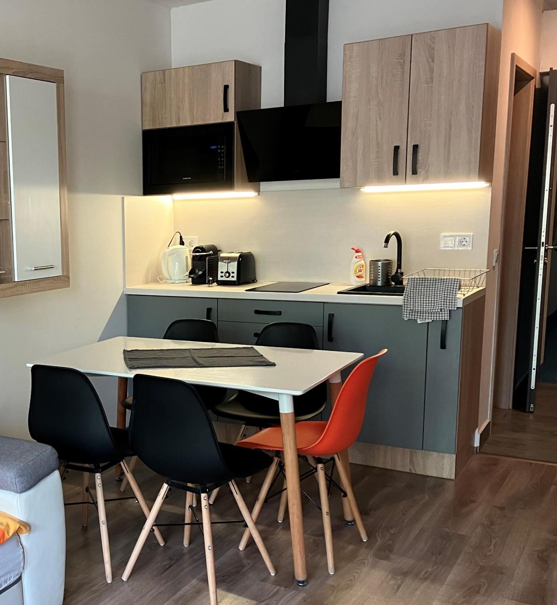 Lelle Riviera Apartment Балатонлеле Екстериор снимка